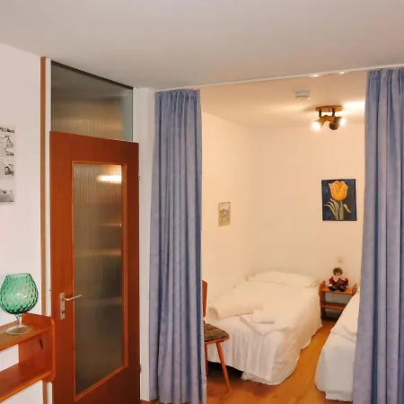 F 118 By Interhome *